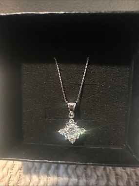 1.5CTW Moissanite Diamond Pendant Necklace - Elegant Star Cluster
